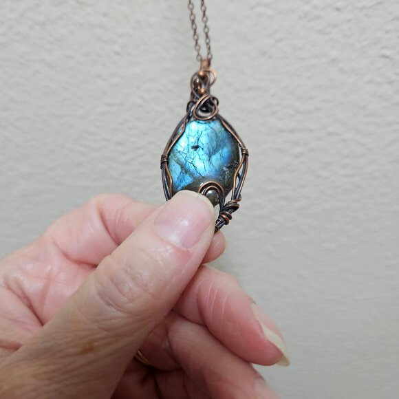 Handmade Copper Wire Wrapped Labradorite Pendant with Copper beads - Picture 3 of 10